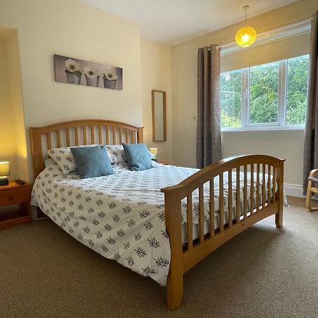 Large 5 Bed House In Scarborough Near The Beach, Large Garden & Hot Tub Buitenkant foto