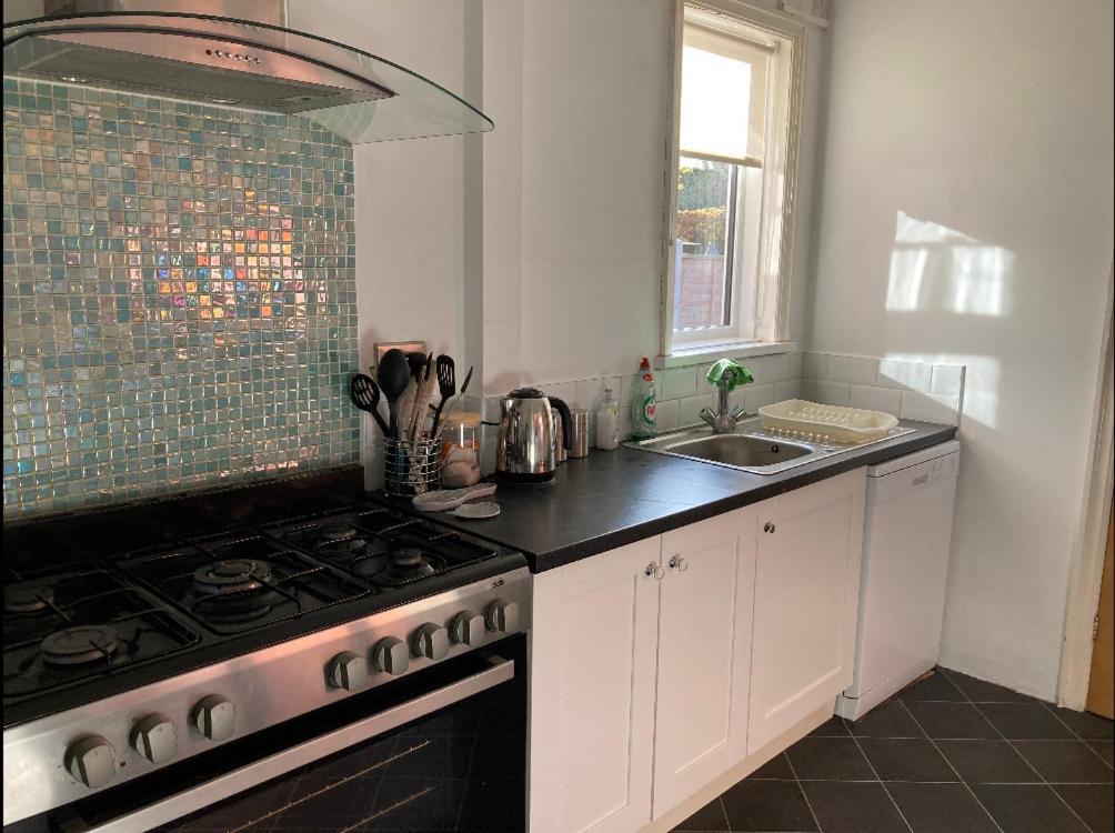 Large 5 Bed House In Scarborough Near The Beach, Large Garden & Hot Tub Buitenkant foto