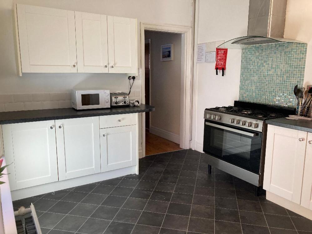 Large 5 Bed House In Scarborough Near The Beach, Large Garden & Hot Tub Buitenkant foto