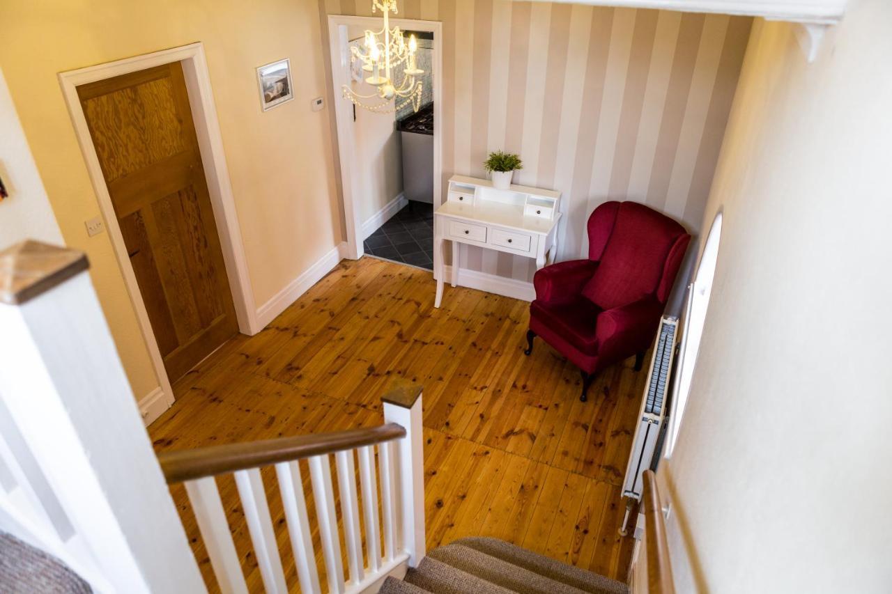 Large 5 Bed House In Scarborough Near The Beach, Large Garden & Hot Tub Buitenkant foto
