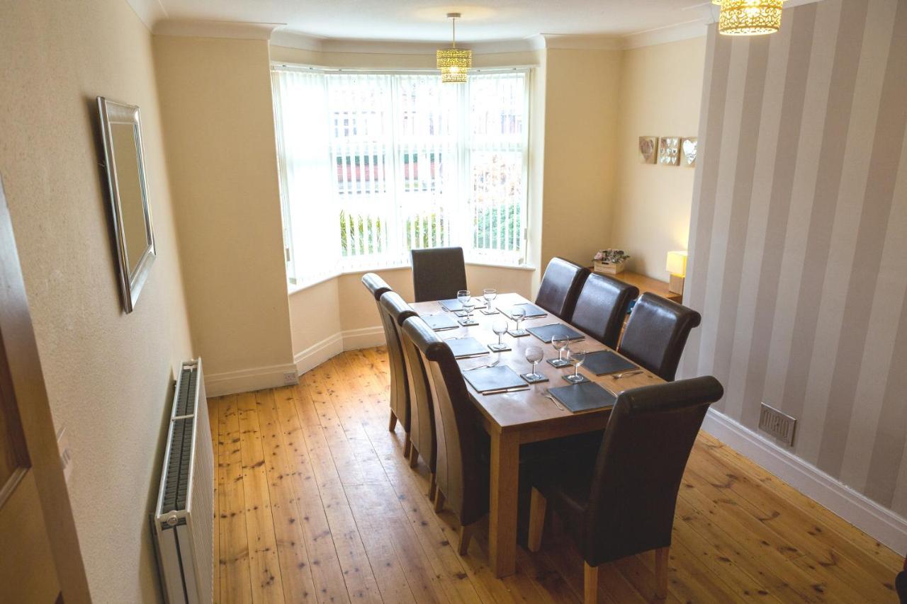 Large 5 Bed House In Scarborough Near The Beach, Large Garden & Hot Tub Buitenkant foto