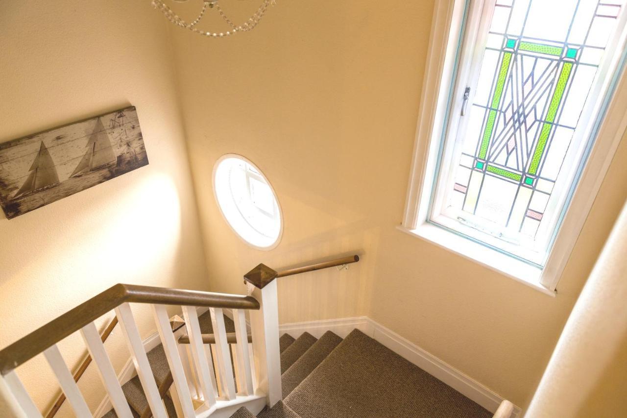 Large 5 Bed House In Scarborough Near The Beach, Large Garden & Hot Tub Buitenkant foto