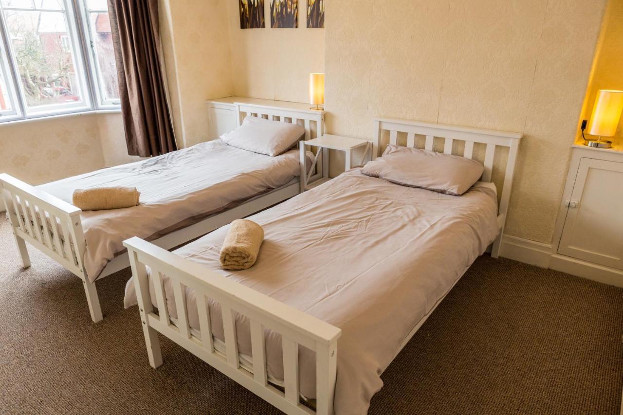 Large 5 Bed House In Scarborough Near The Beach, Large Garden & Hot Tub Buitenkant foto