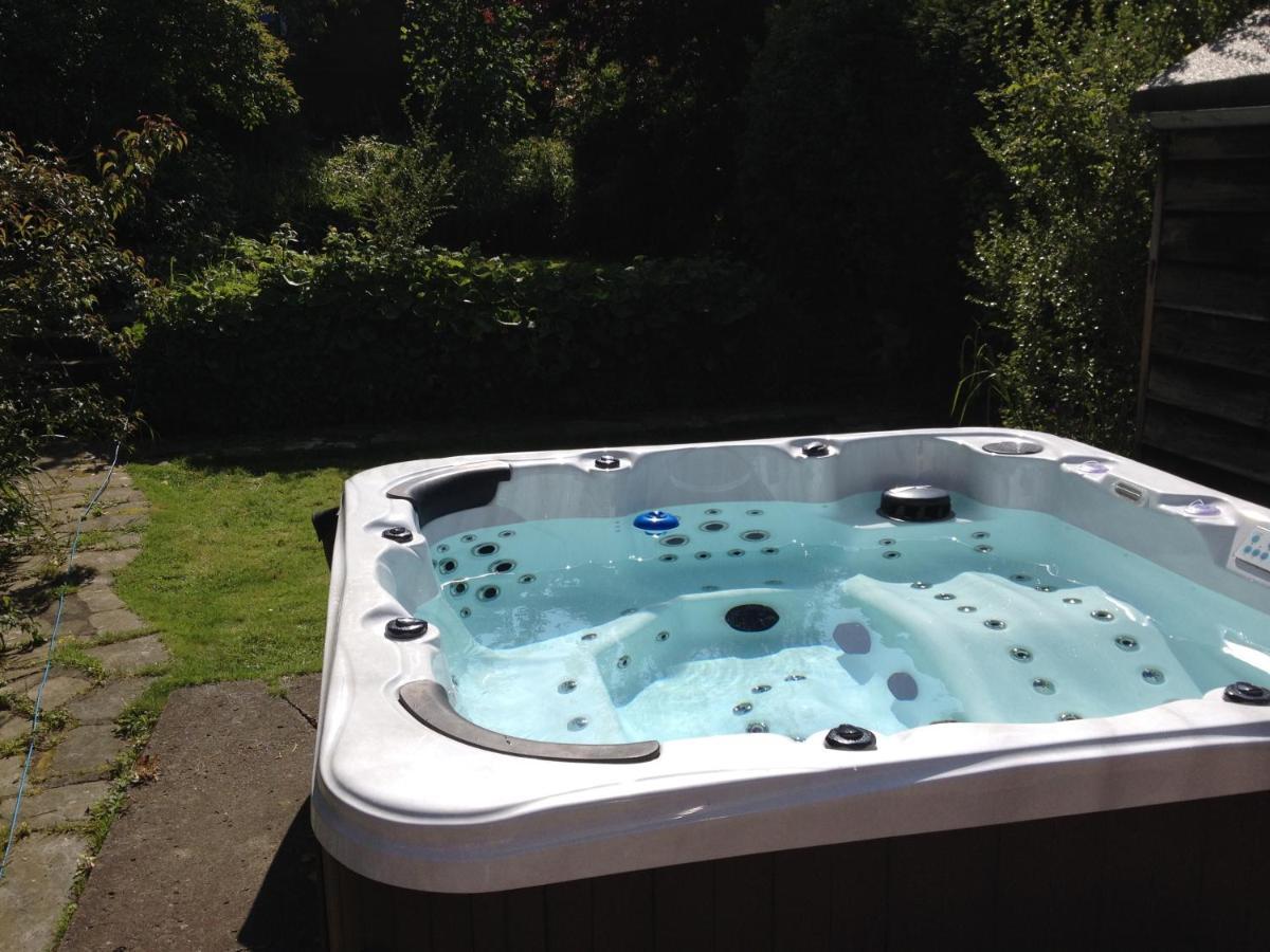 Large 5 Bed House In Scarborough Near The Beach, Large Garden & Hot Tub Buitenkant foto