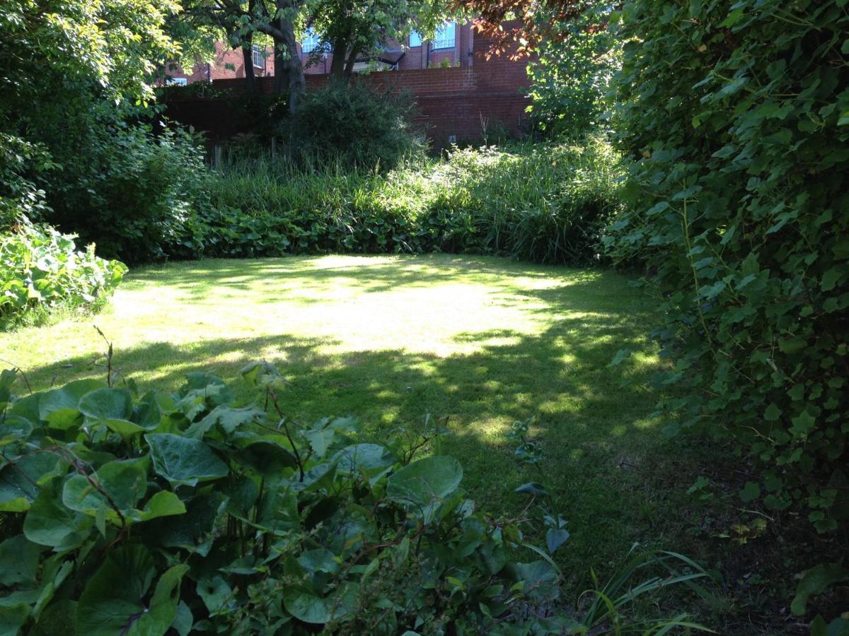 Large 5 Bed House In Scarborough Near The Beach, Large Garden & Hot Tub Buitenkant foto
