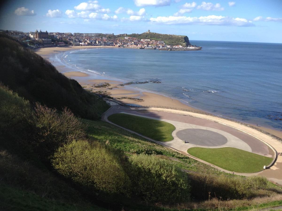 Large 5 Bed House In Scarborough Near The Beach, Large Garden & Hot Tub Buitenkant foto