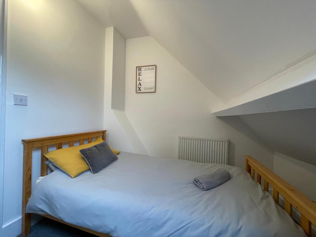 Large 5 Bed House In Scarborough Near The Beach, Large Garden & Hot Tub Buitenkant foto