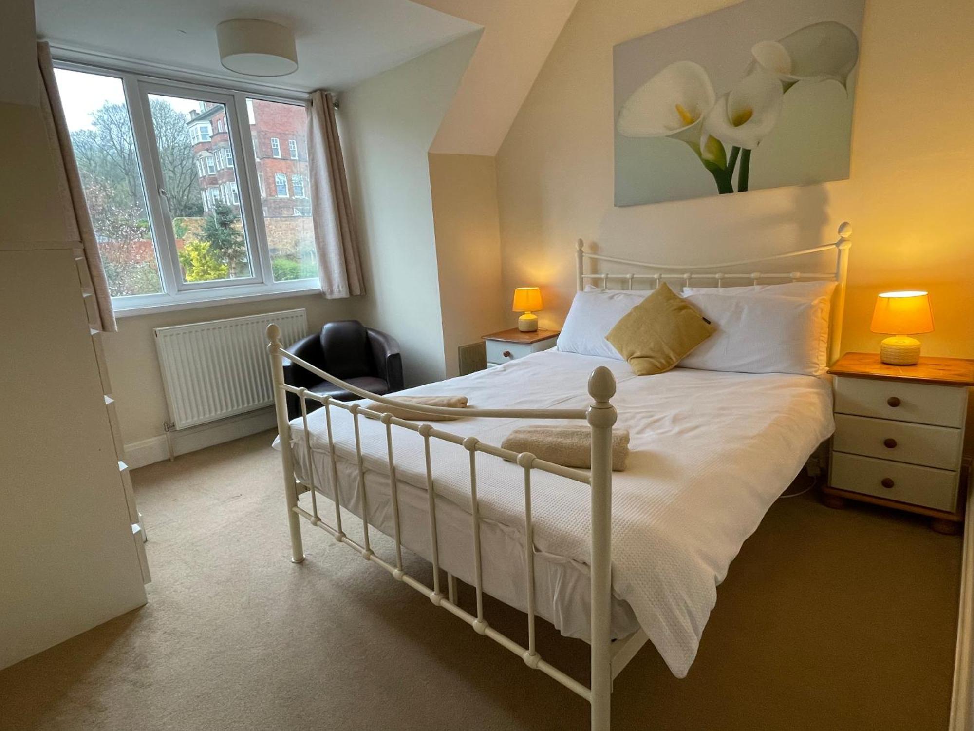 Large 5 Bed House In Scarborough Near The Beach, Large Garden & Hot Tub Buitenkant foto