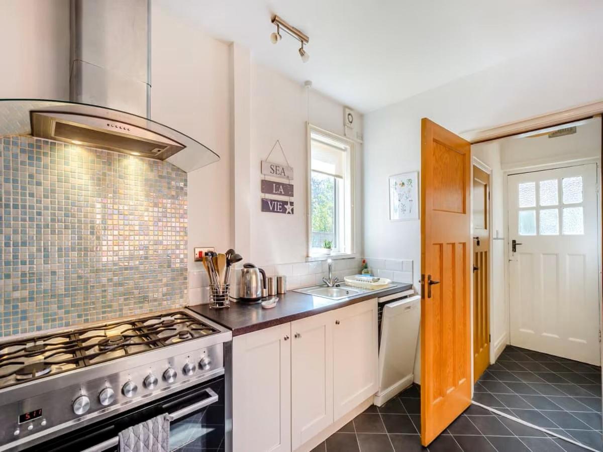 Large 5 Bed House In Scarborough Near The Beach, Large Garden & Hot Tub Buitenkant foto