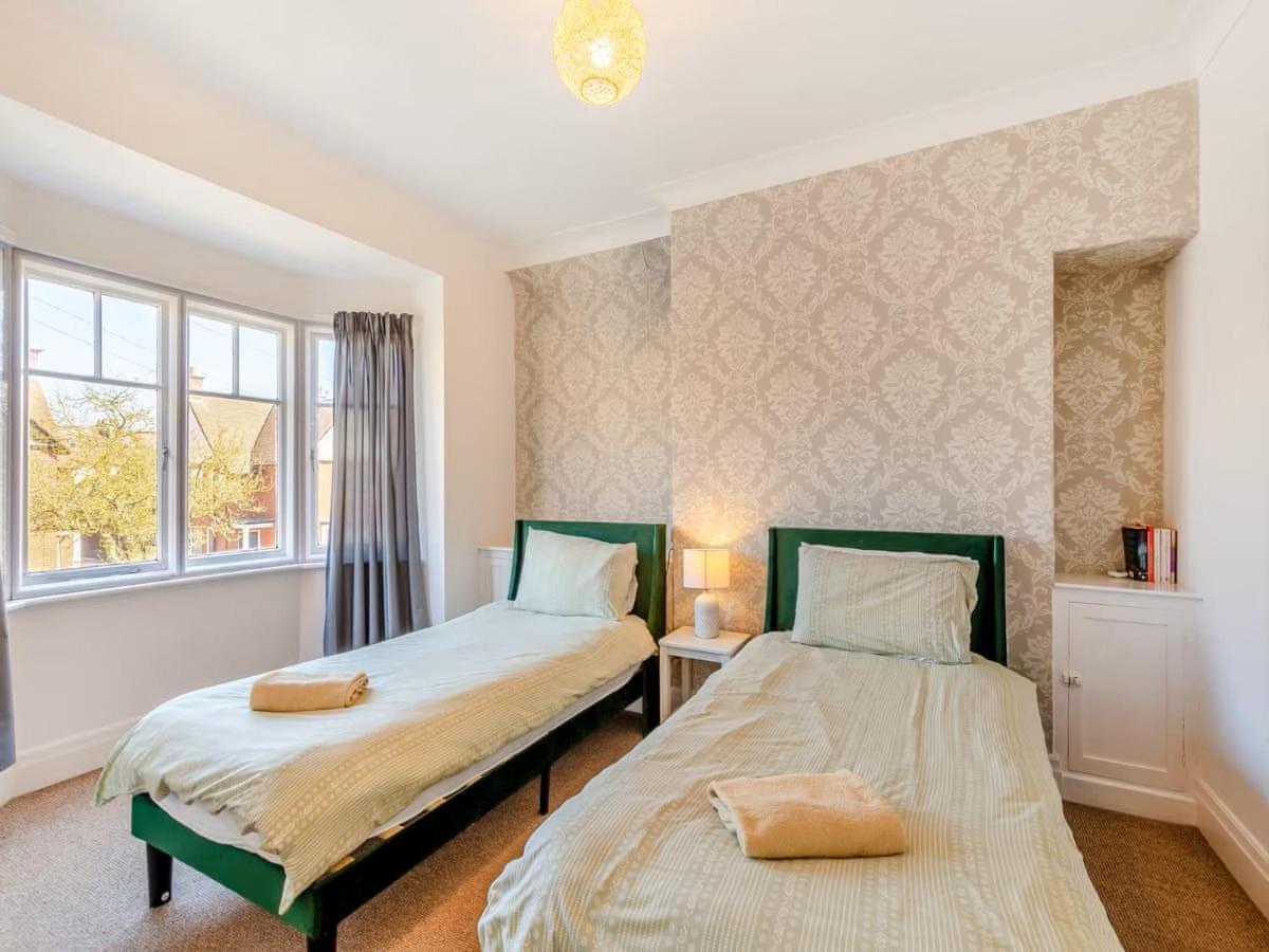 Large 5 Bed House In Scarborough Near The Beach, Large Garden & Hot Tub Buitenkant foto