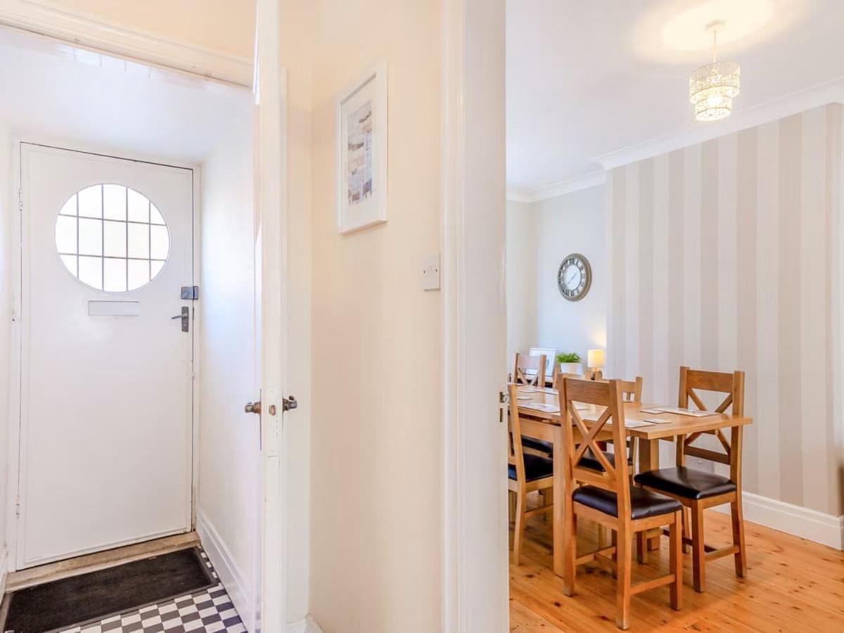 Large 5 Bed House In Scarborough Near The Beach, Large Garden & Hot Tub Buitenkant foto